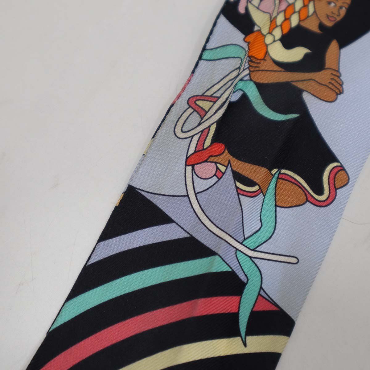 HERMES エルメス ツイリー 空飛ぶカレ ブルー 黒 シルク 100％ 服飾