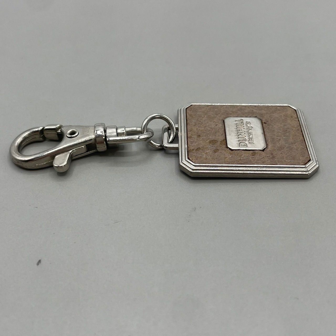 新品 DUNHILL ロゴ レザー キーホルダー イタリア製 新品 DUNHILL ロゴ