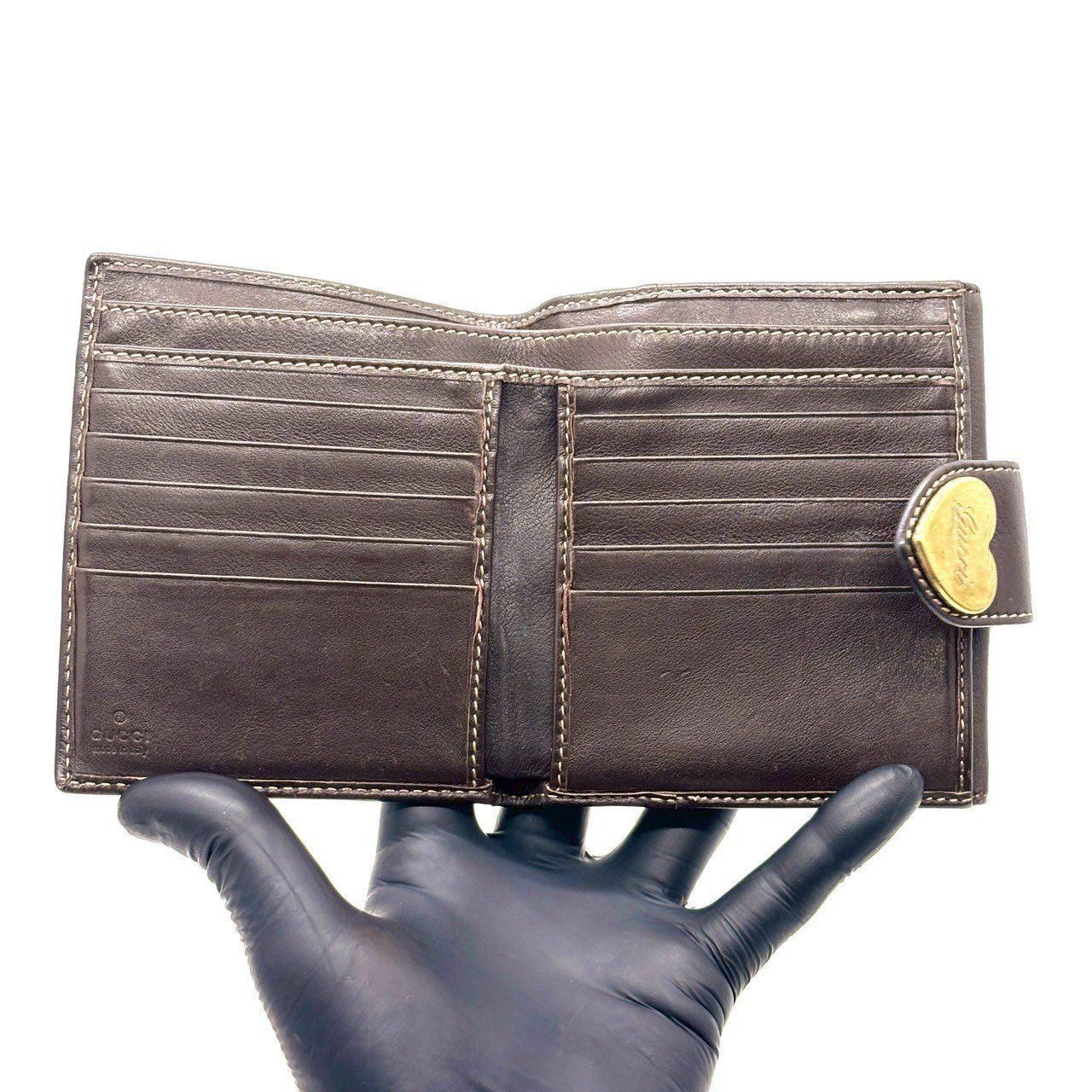 遊び心を、控えめに】 GUCCI 二つ折り財布 GGキャンバス ラブリー