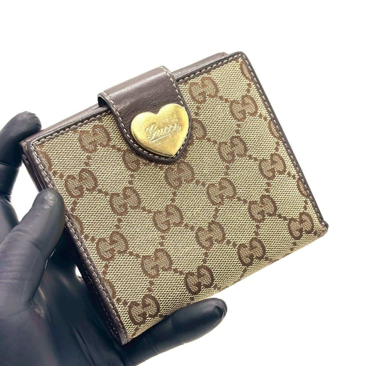 遊び心を、控えめに】 GUCCI 二つ折り財布 GGキャンバス ラブリー