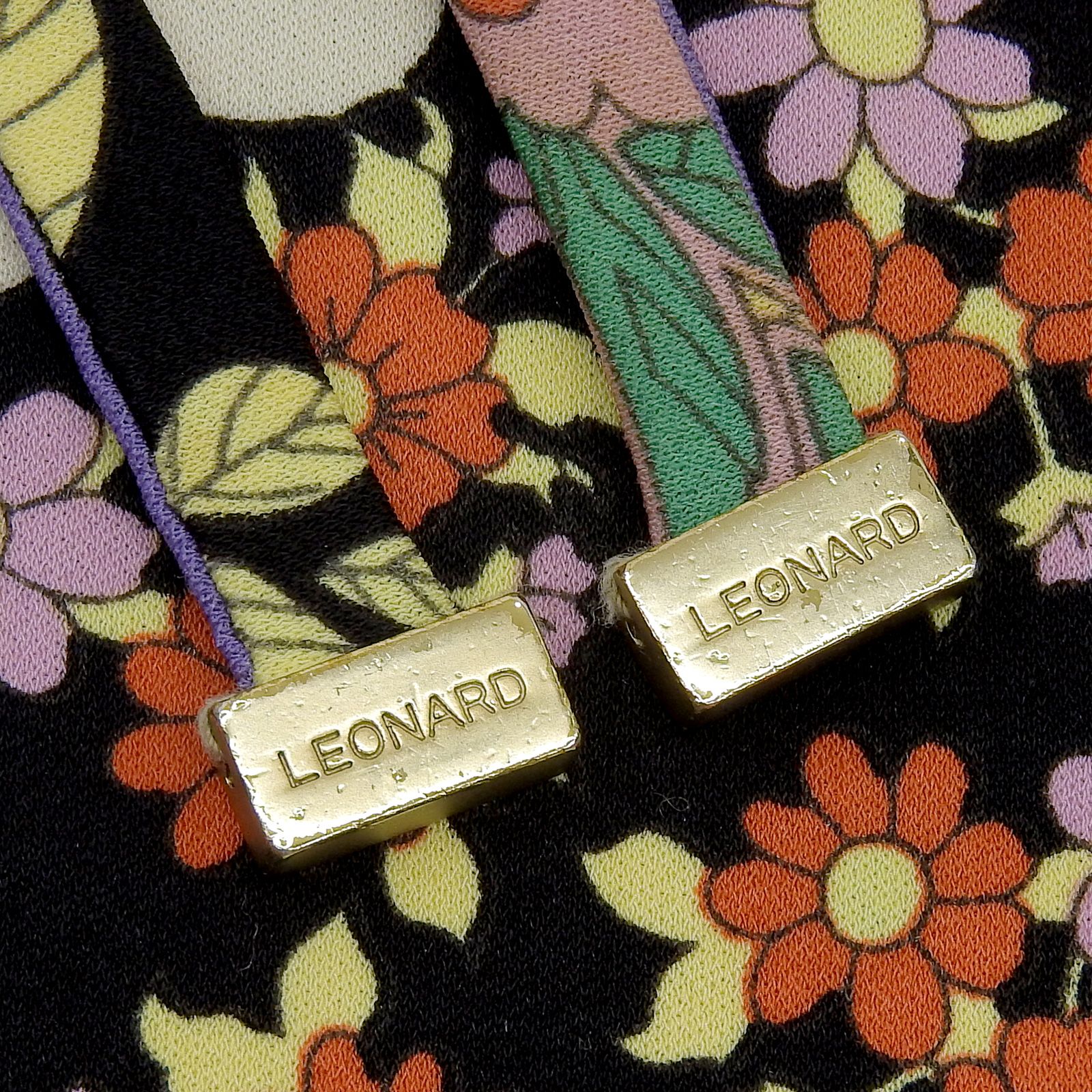 美品△LEONARD レオナール 花柄プリント リボン付き Vネック ショート