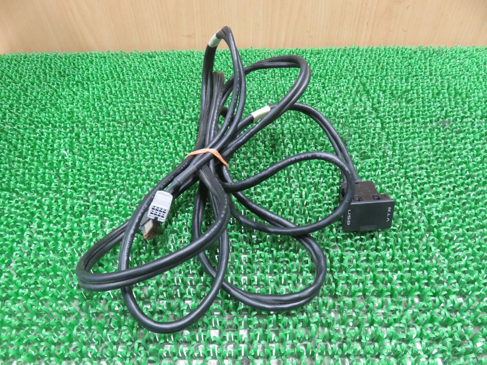 ☆E10346/純正品 正規品 トヨタ純正ナビ用 スマホ iPod対応 USB/VTR