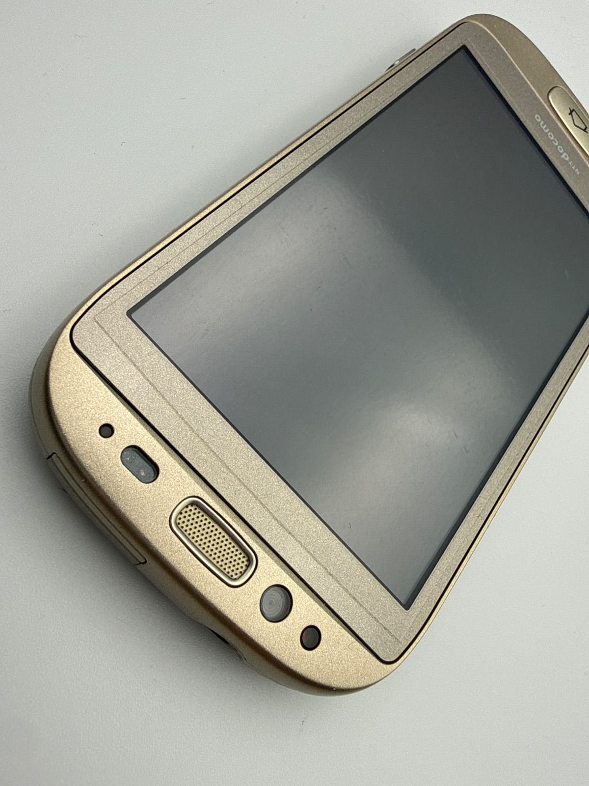 らくらくスマートフォン F-12D docomo ゴールド ドコモ 美品 - メルカリ