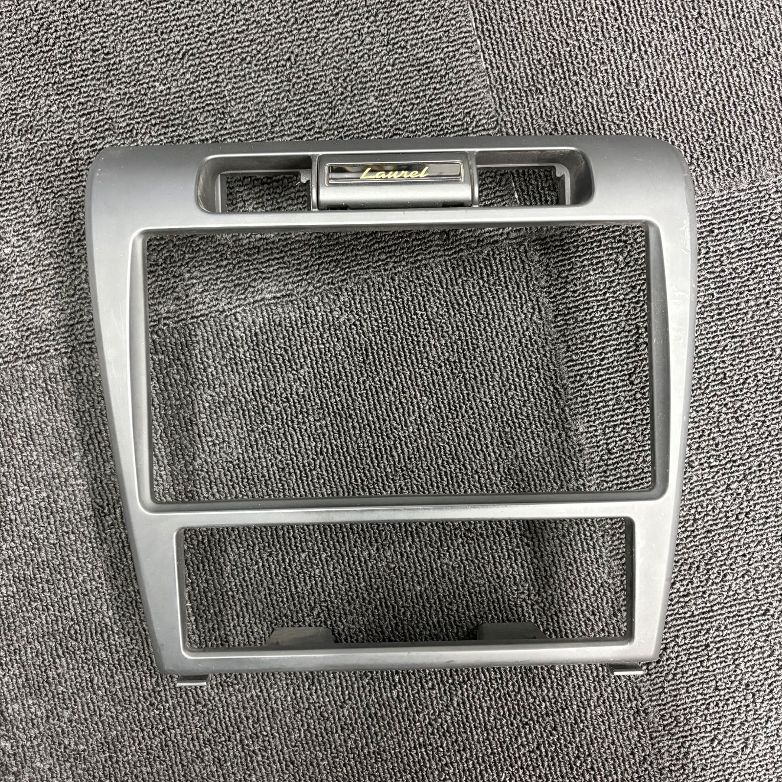 送料無料】C35 ローレル後期 メダリスト 純正センターパネル