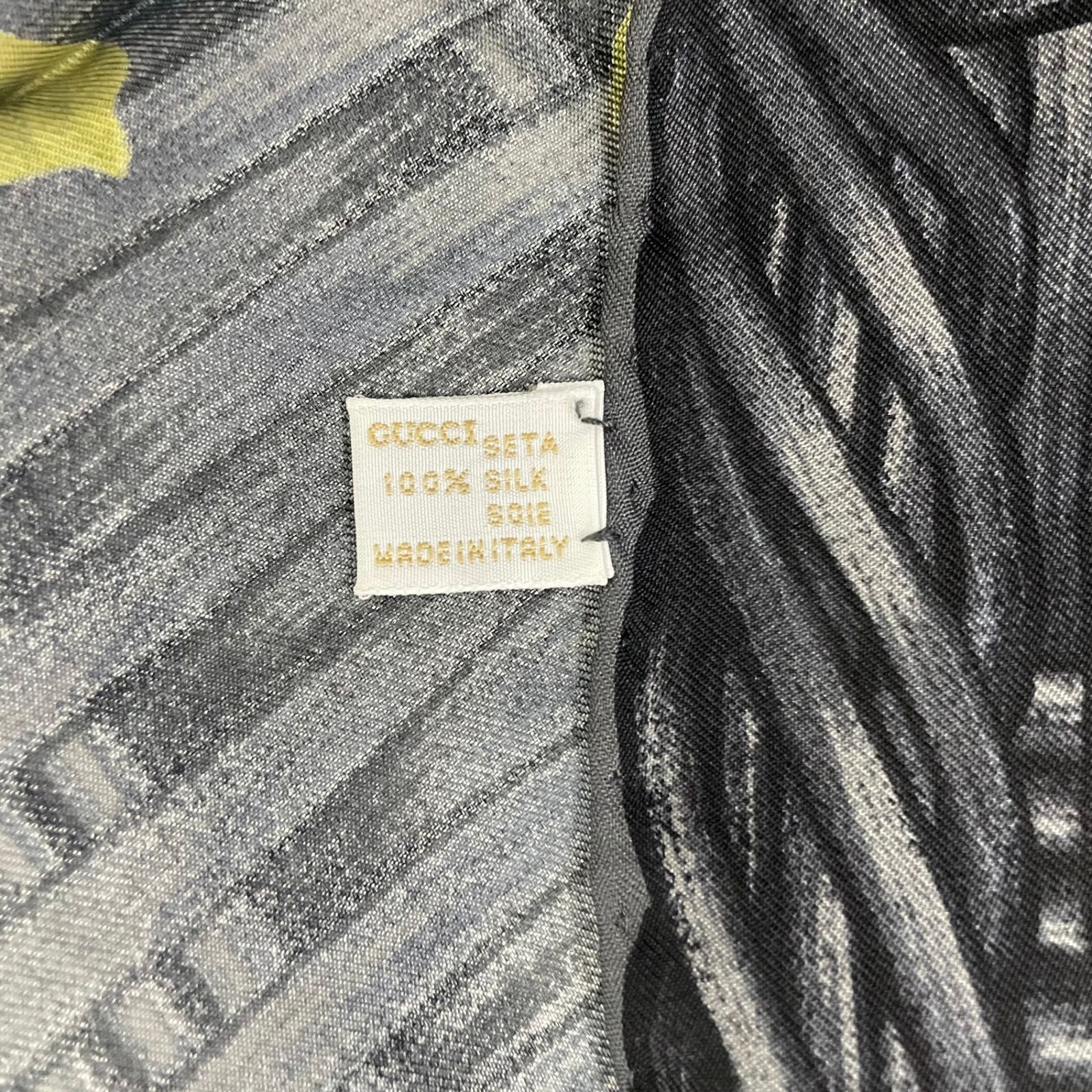 極美品 GUCCI グッチ スカーフ シルク フルーツ バスケット ブラック 極美品 GUCCI グッチ スカーフ シルク フルーツ バスケット ブラック