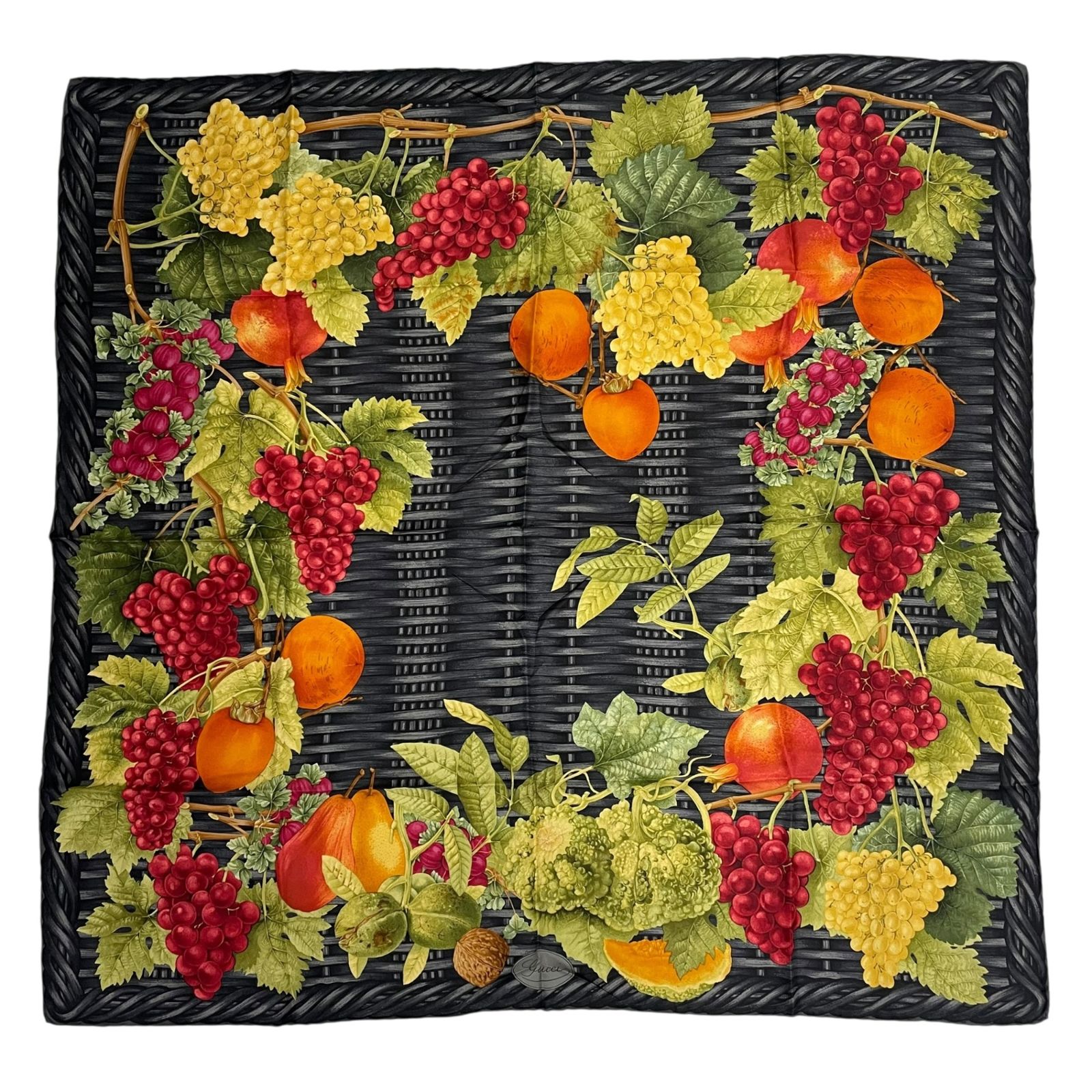 【美品】 GUCCI グッチ スカーフ 花柄 果物 シルク 極美品 GUCCI グッチ スカーフ シルク フルーツ バスケット ブラック