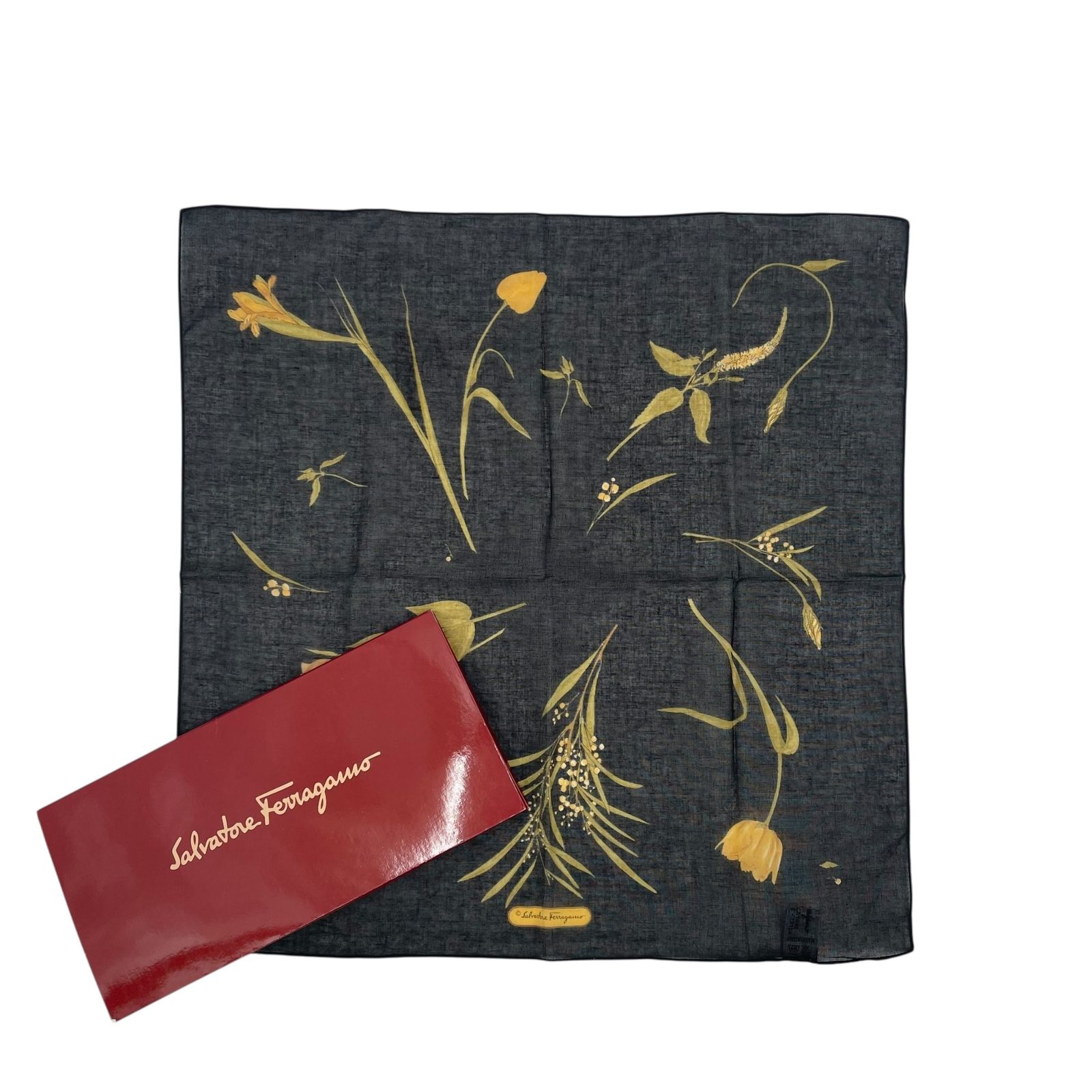 【新品未使用】SalvatoreFerragamo 花柄シルクスカーフ　タグ付き 未使用品 Salvatore Ferragamo サルヴァトーレ フェラガモ 花柄