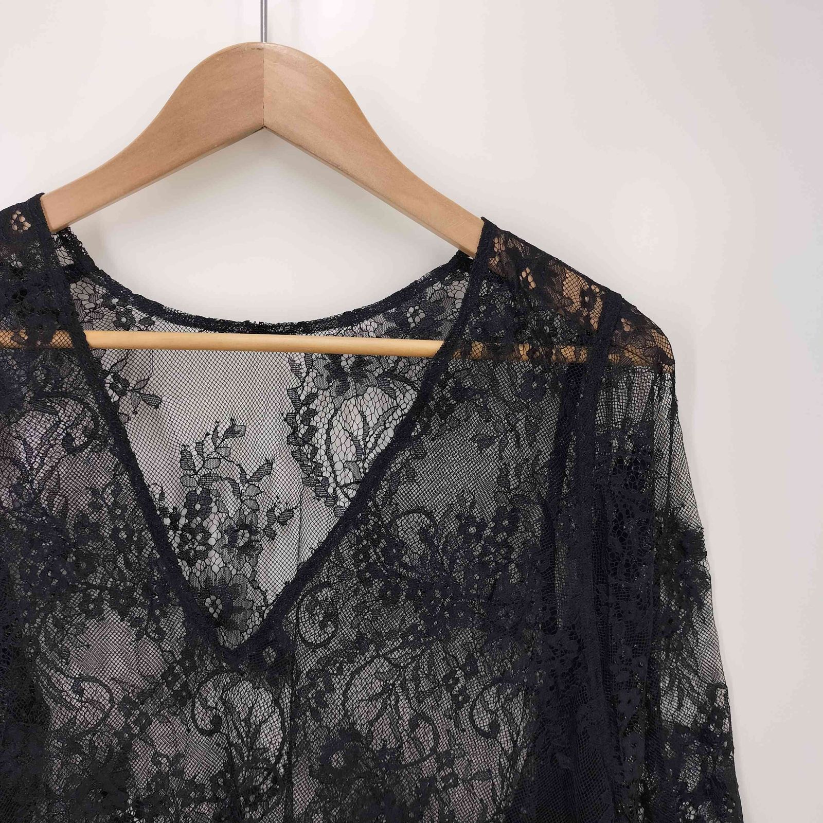 ラベルエチュード la belle Etude 総レースVネックオーバーTOPS