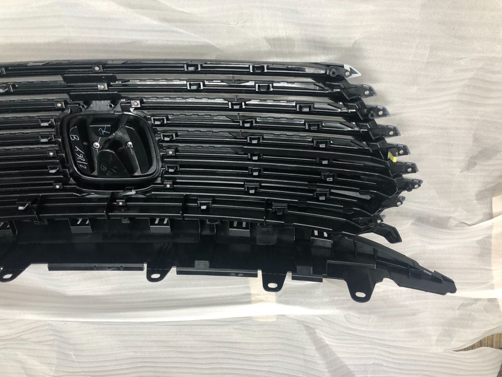 6AA-RV5 ホンダ ヴェゼル Honda Vezel グリル 純正 - メルカリ