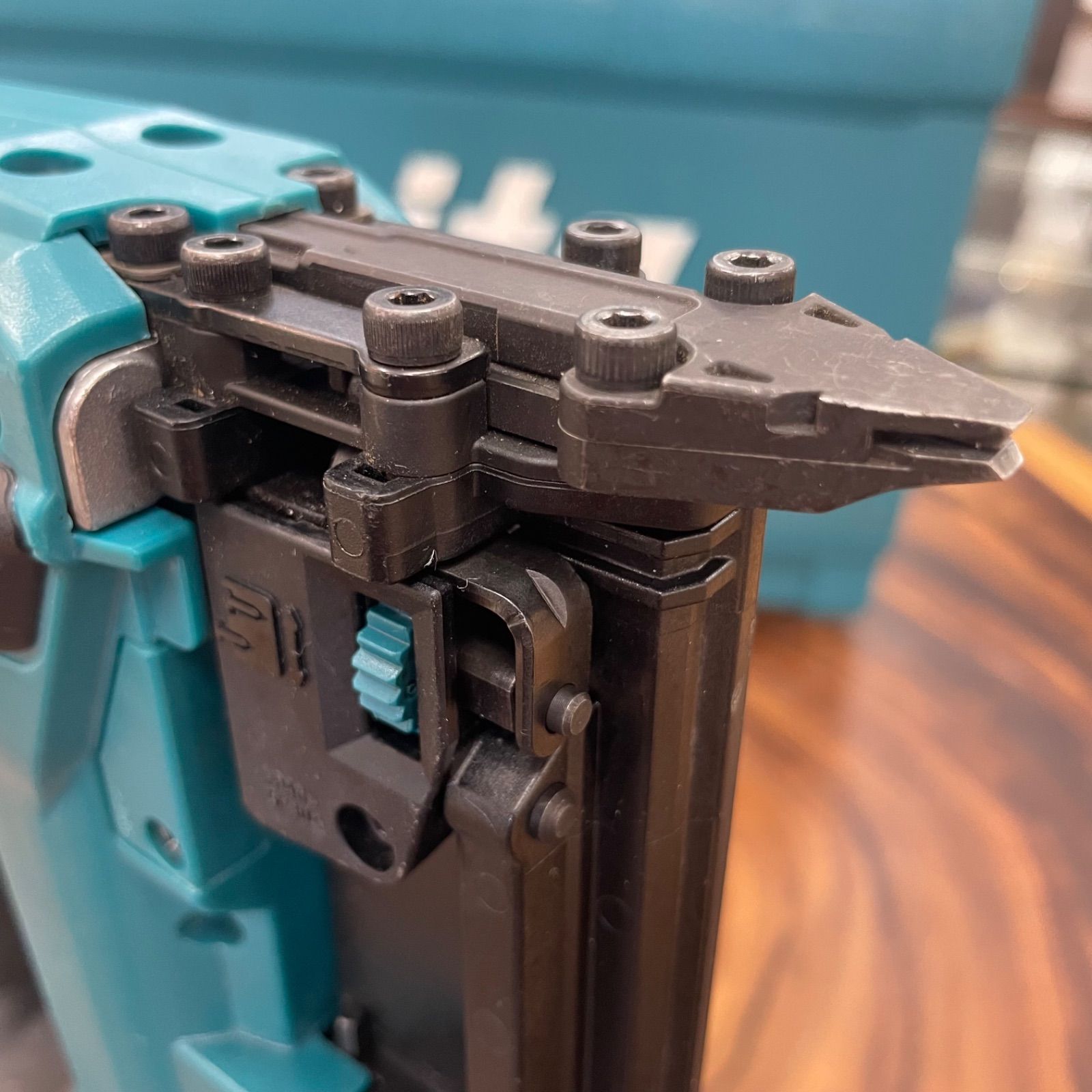中古品】 makita マキタ 35mm充電式面木釘打 FN350D ケース 