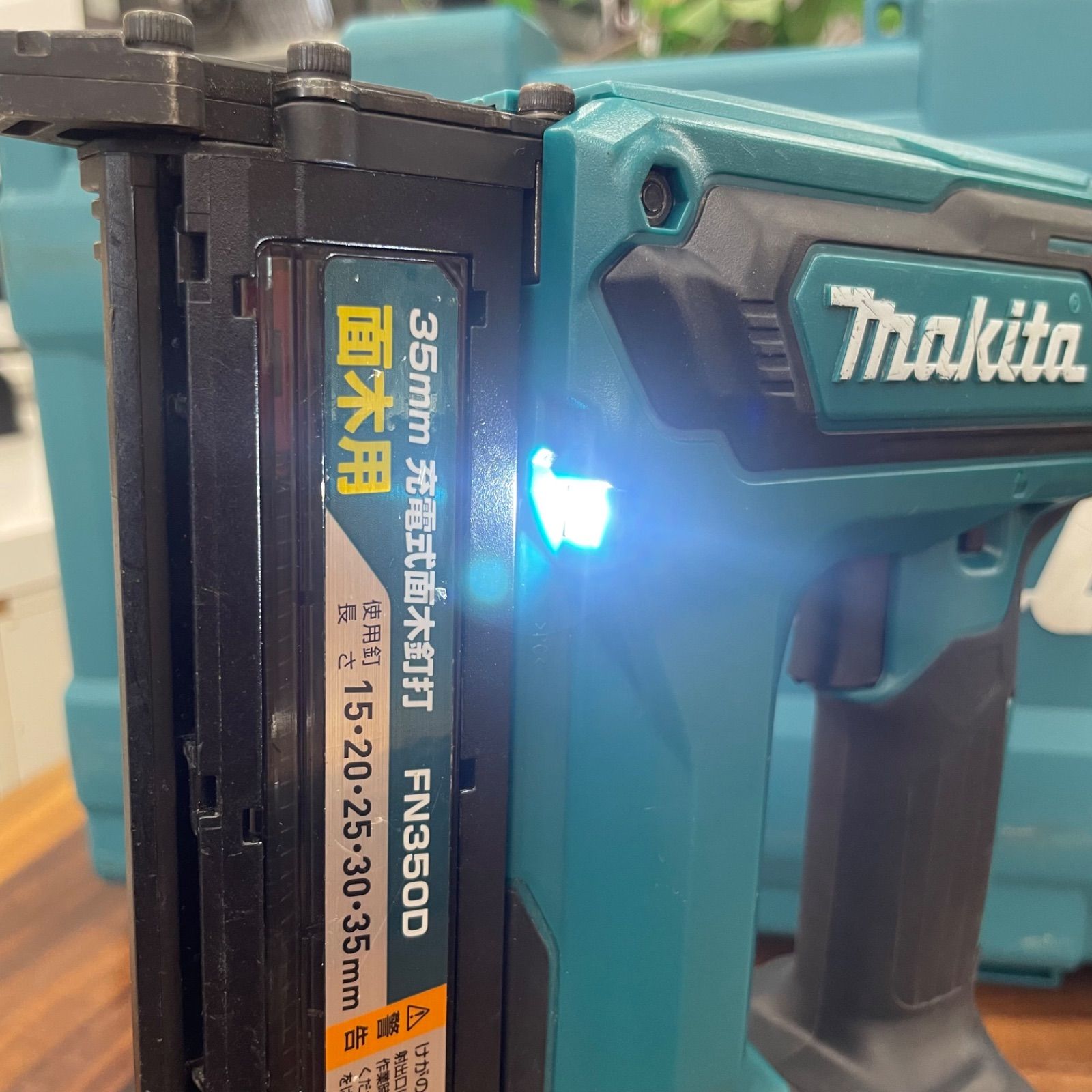 中古品】 makita マキタ 35mm充電式面木釘打 FN350D ケース 