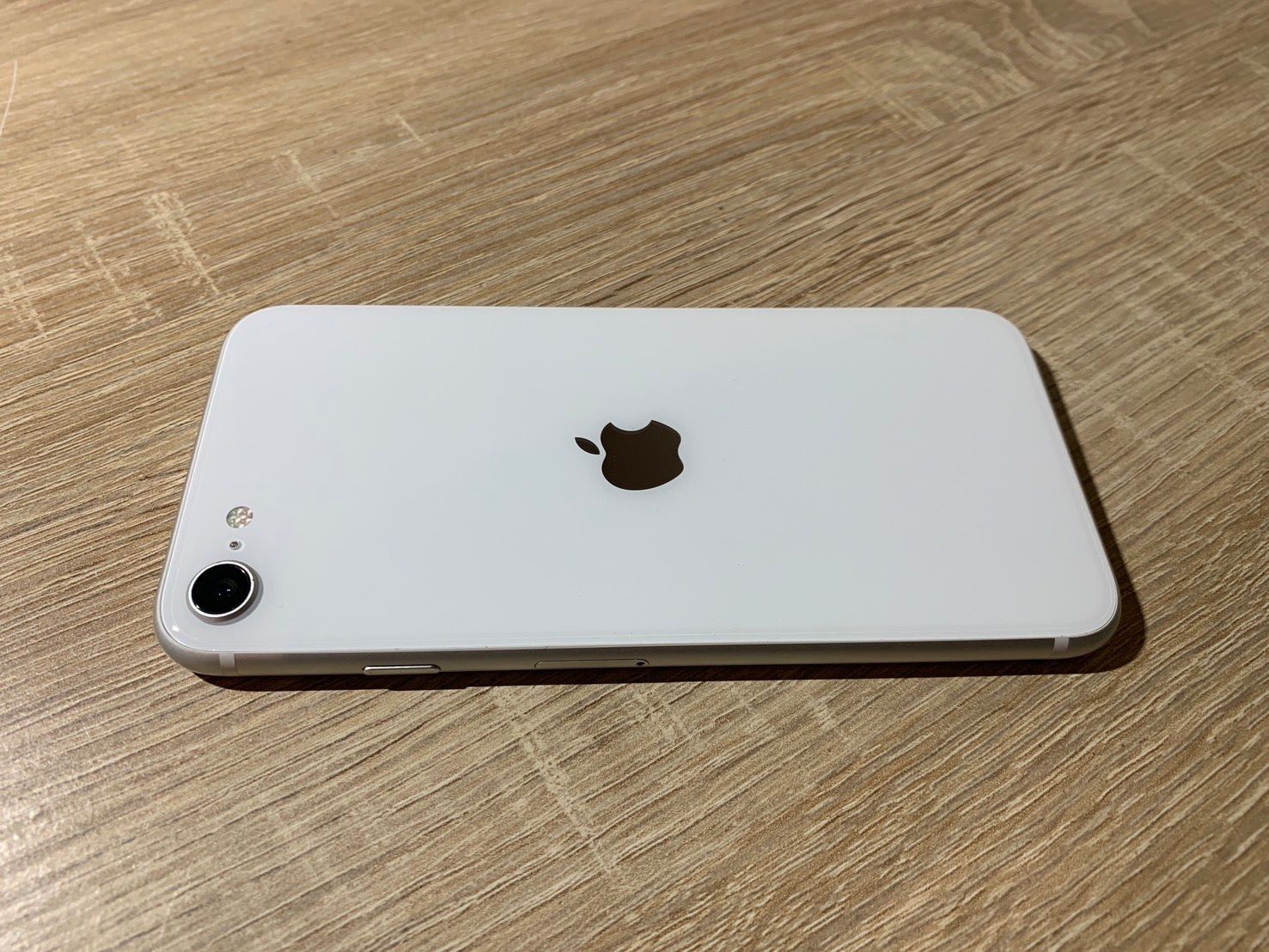 7955 iPhone SE 第二世代 64GB ホワイト - メルカリ