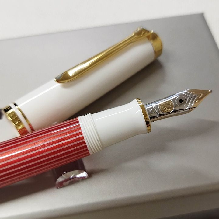 レッドホワイト