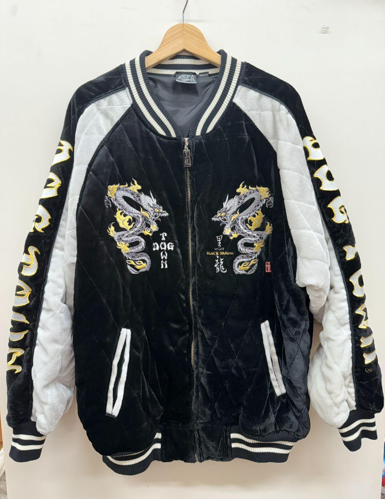 △▽△0158 DOG TOWN BLACK DRAGON 黒龍 龍 刺繍 スカジャン ベロア調