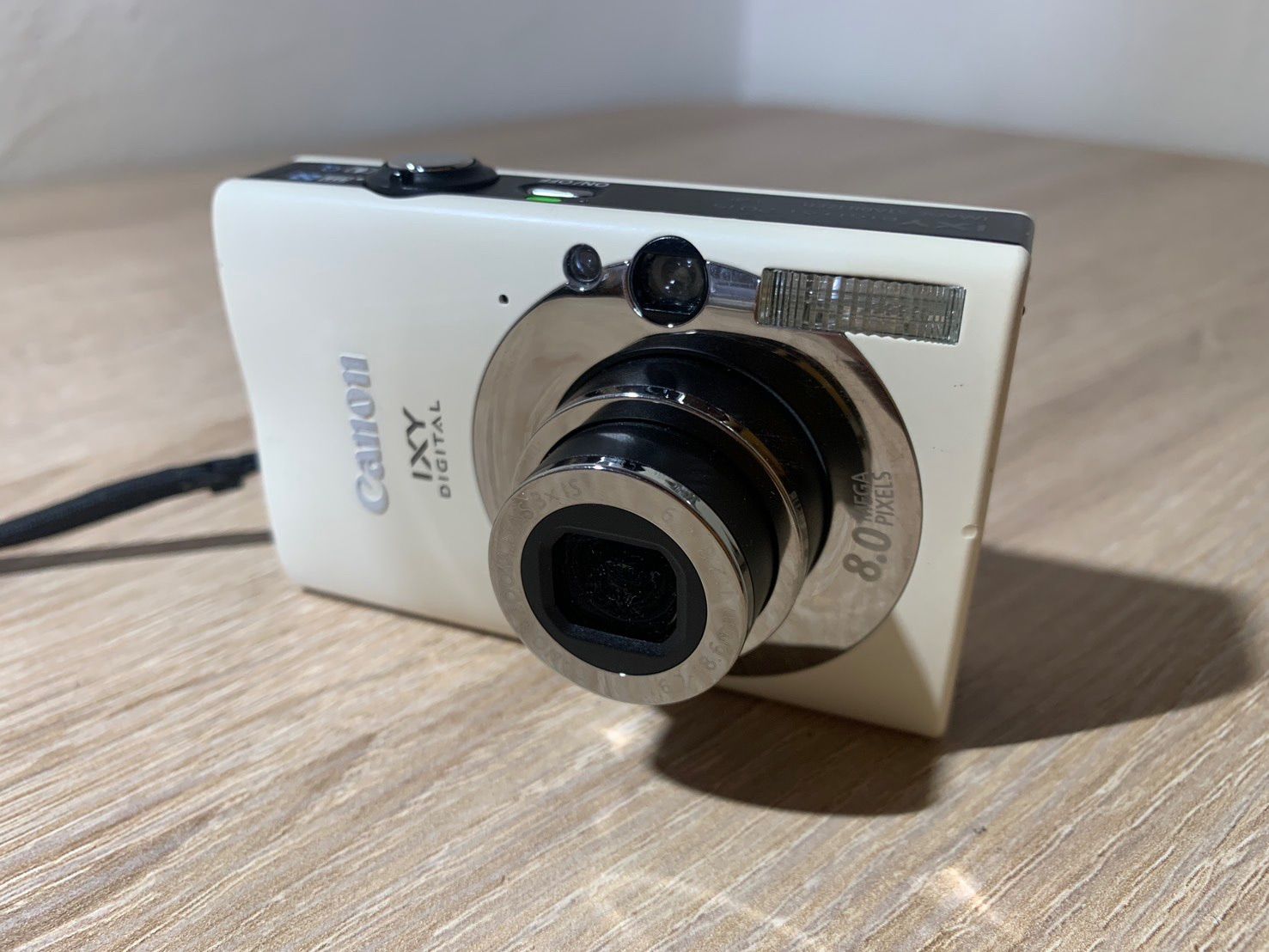 7973 Canon IXY DIGITAL 20 IS オフホワイト デジカメ 動作確認済み