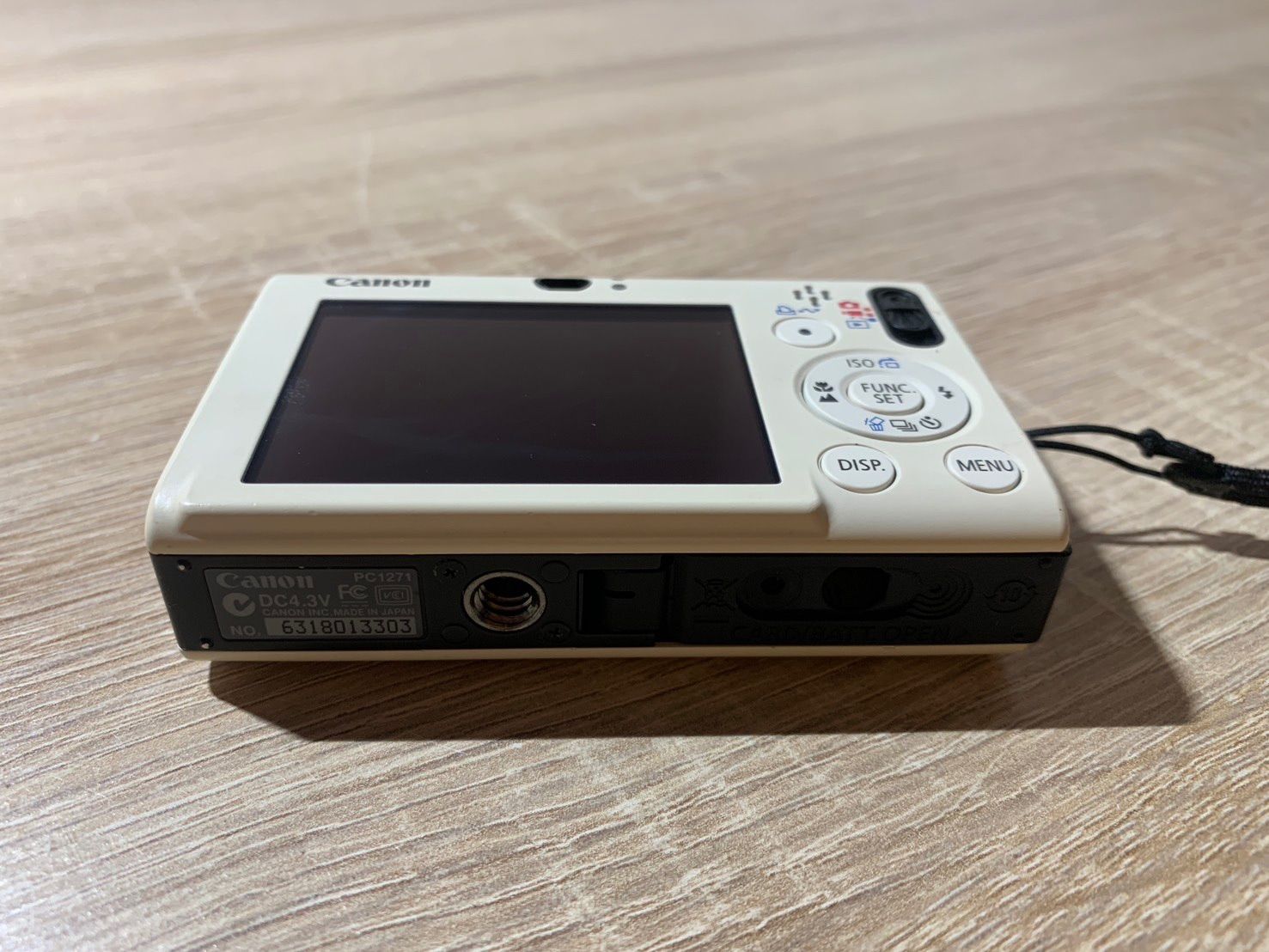 7973 Canon IXY DIGITAL 20 IS オフホワイト デジカメ 動作確認済み