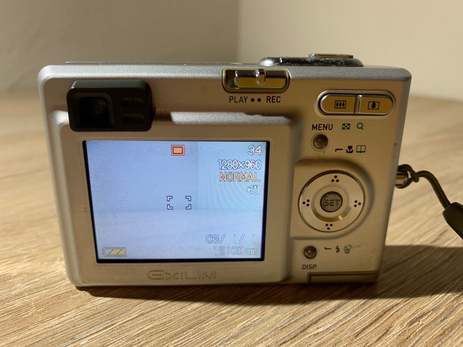 8018 Casio EXILIM EX-Z3 シルバー デジカメ 動作確認済み - メルカリ