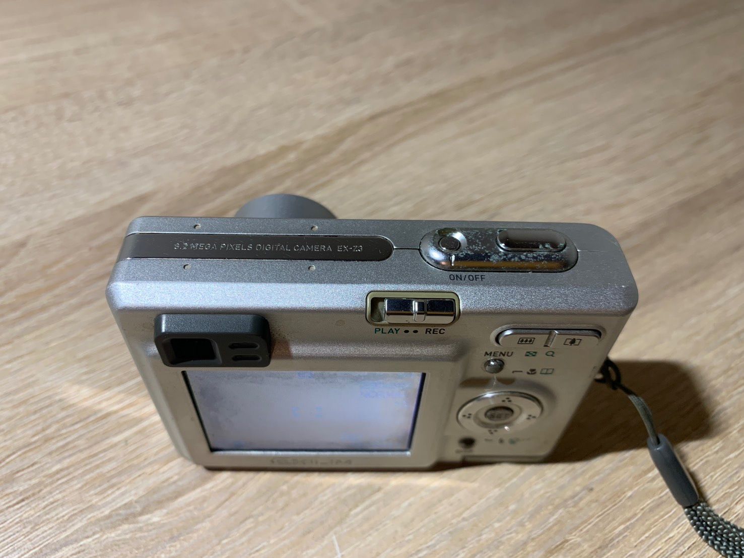 8018 Casio EXILIM EX-Z3 シルバー デジカメ 動作確認済み - メルカリ