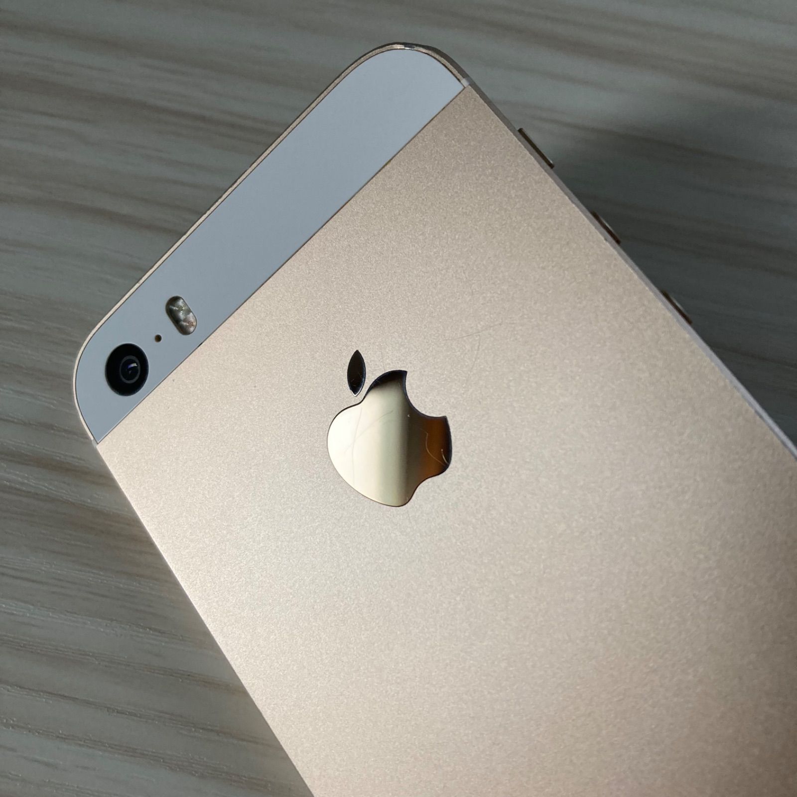 iPhoneSE 16GB GOLD バッテリー97% SIMフリー - メルカリ
