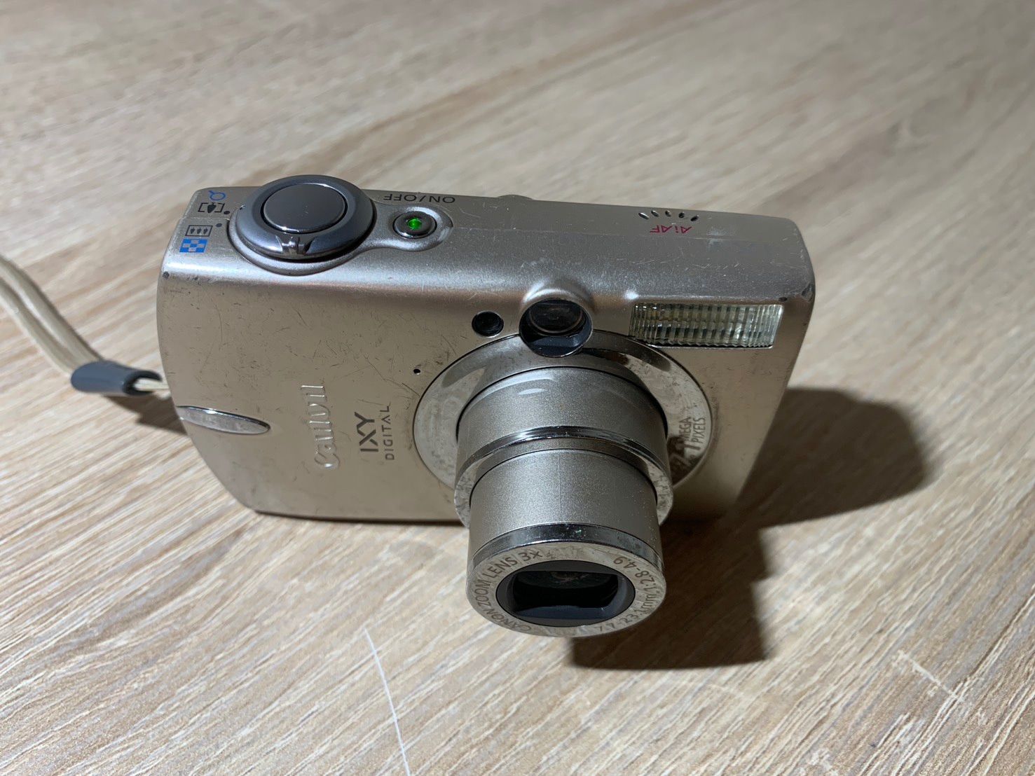 7996 Canon IXY DIGITAL 700 サテンベージュ デジカメ ジャンク品