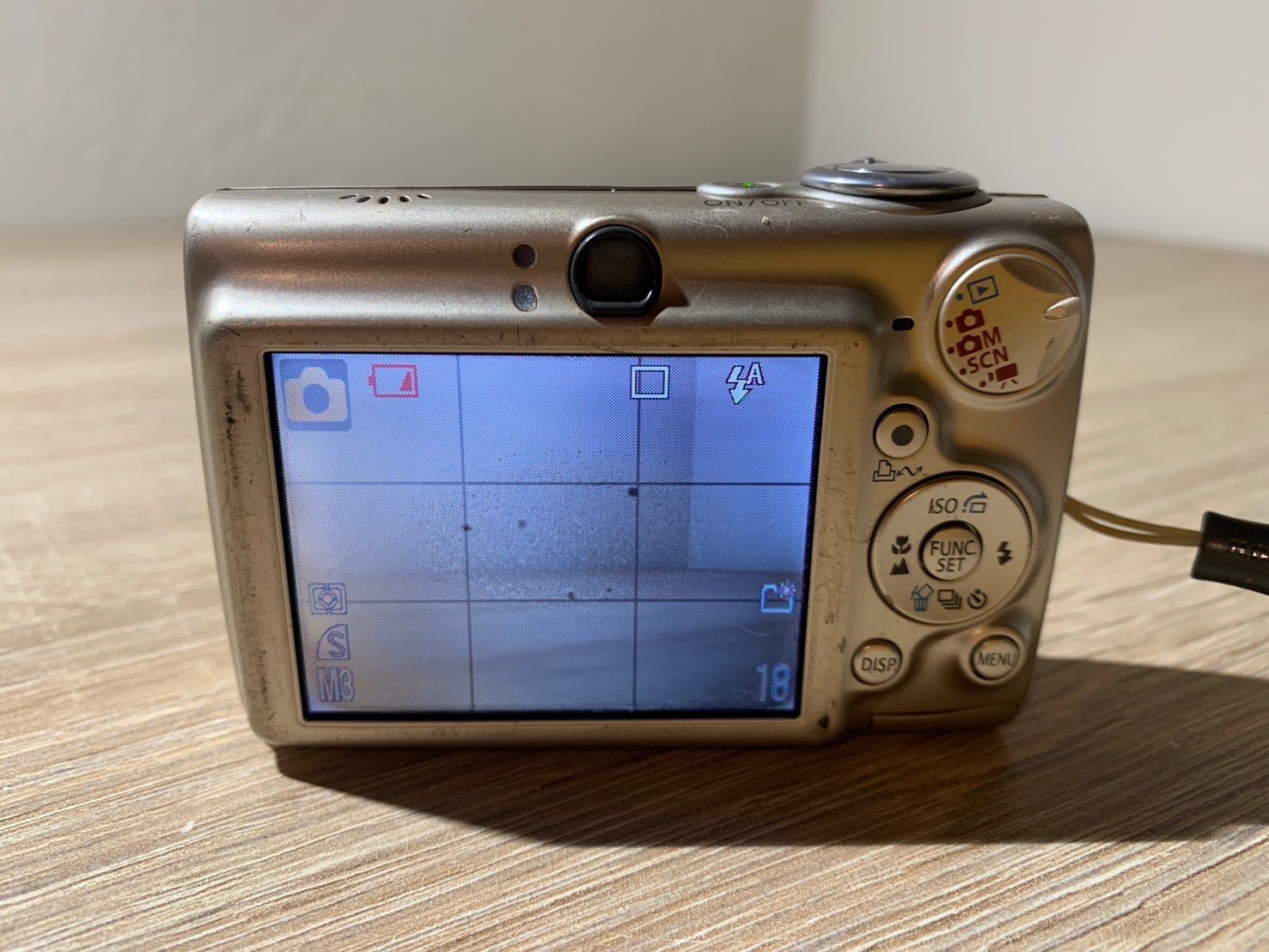 7996 Canon IXY DIGITAL 700 サテンベージュ デジカメ ジャンク品