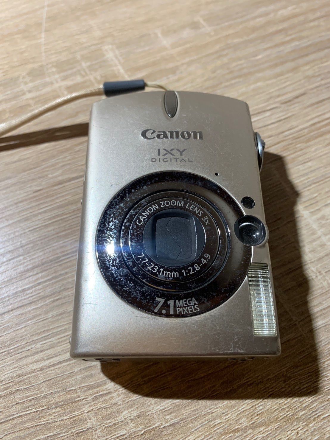 7996 Canon IXY DIGITAL 700 サテンベージュ デジカメ ジャンク品