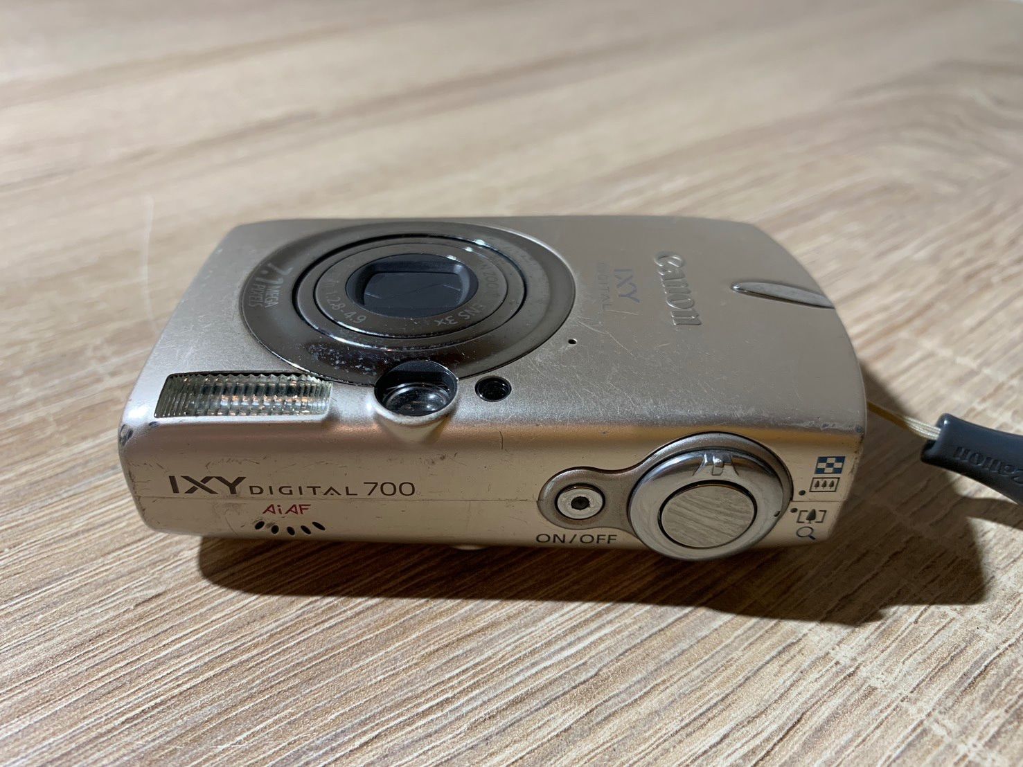 7996 Canon IXY DIGITAL 700 サテンベージュ デジカメ ジャンク品