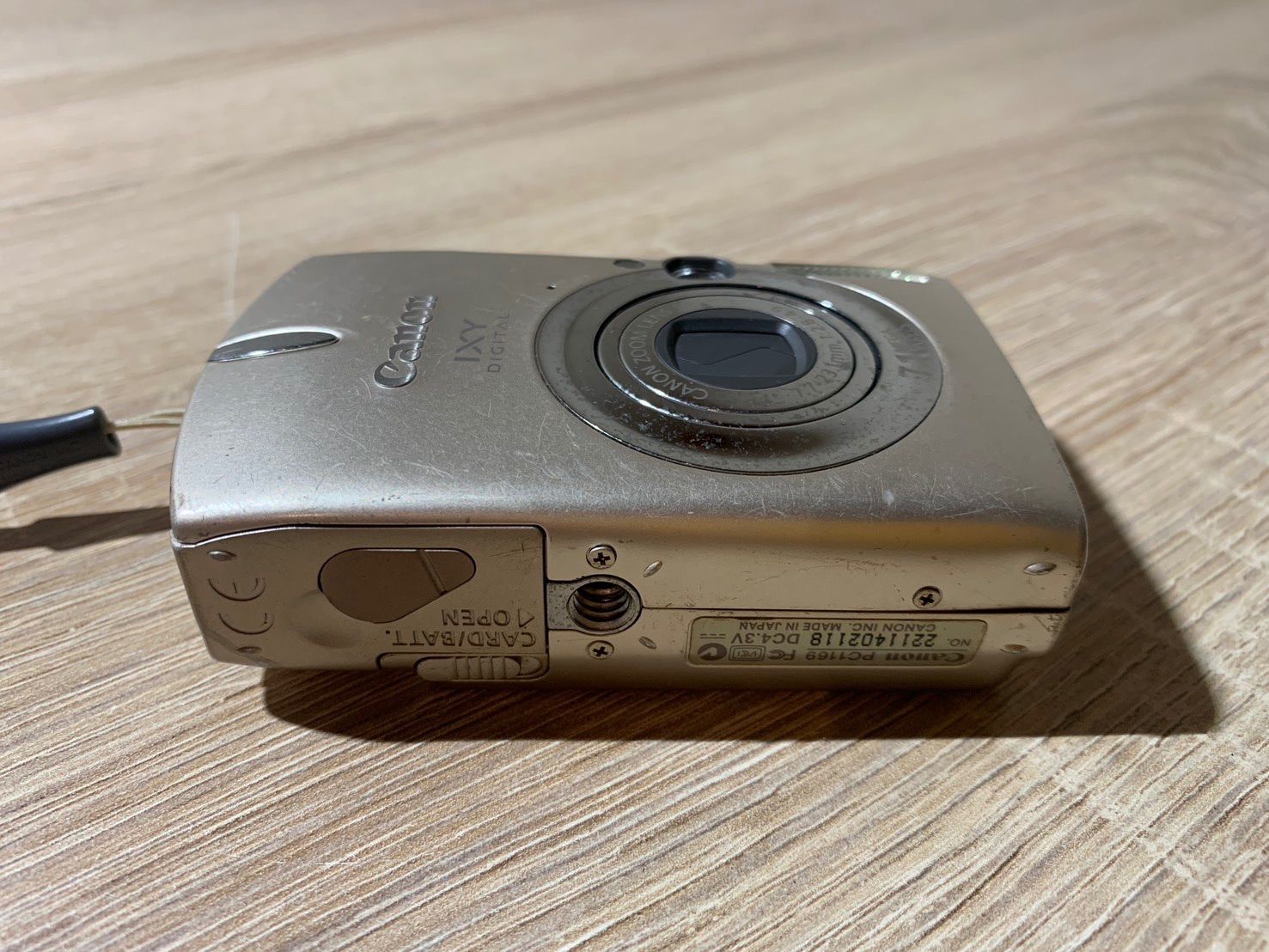 7996 Canon IXY DIGITAL 700 サテンベージュ デジカメ ジャンク品