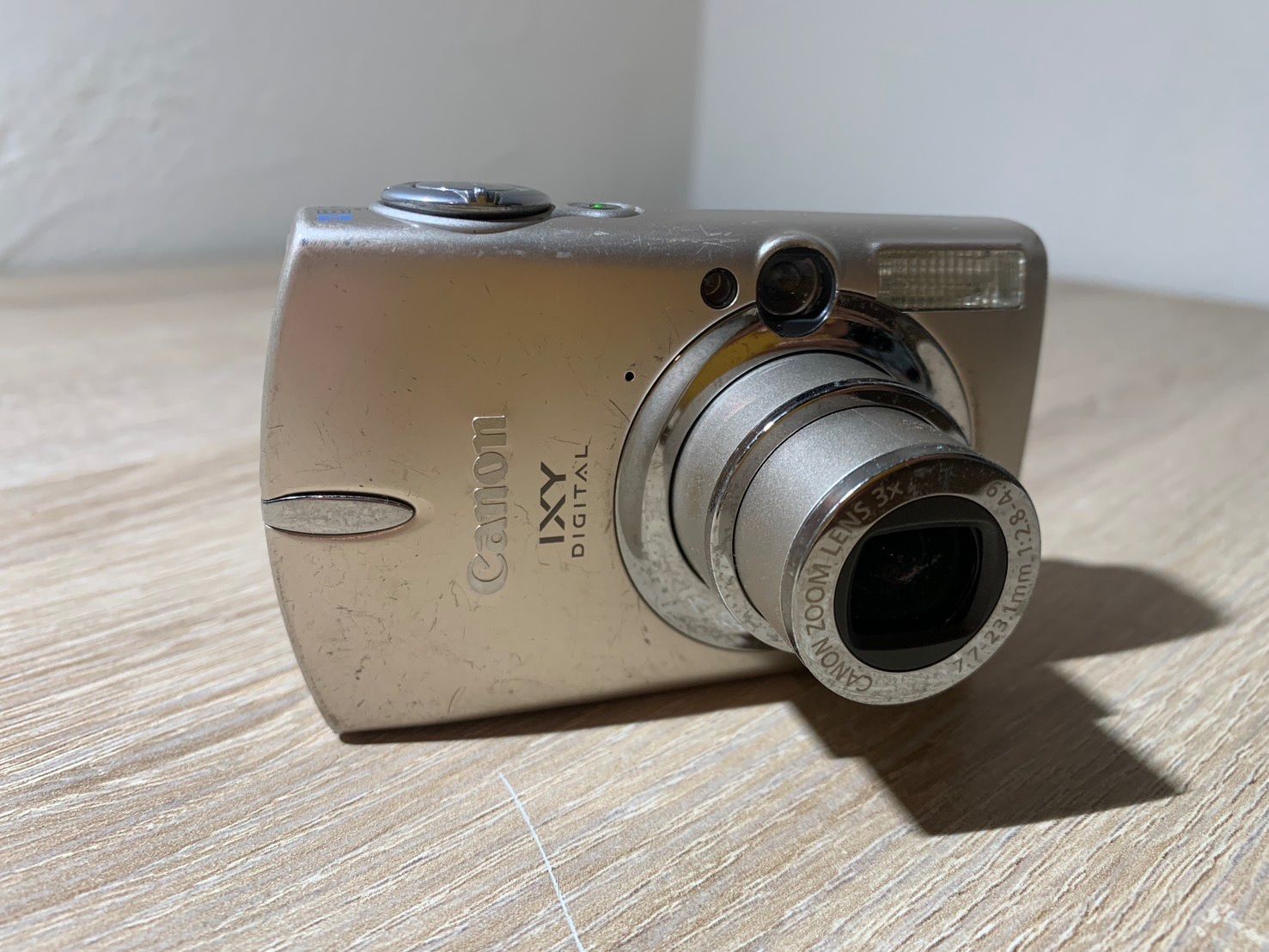 【ジャンク品】Canon　デジカメ　IXY700 7996 Canon IXY DIGITAL 700 サテンベージュ デジカメ ジャンク品