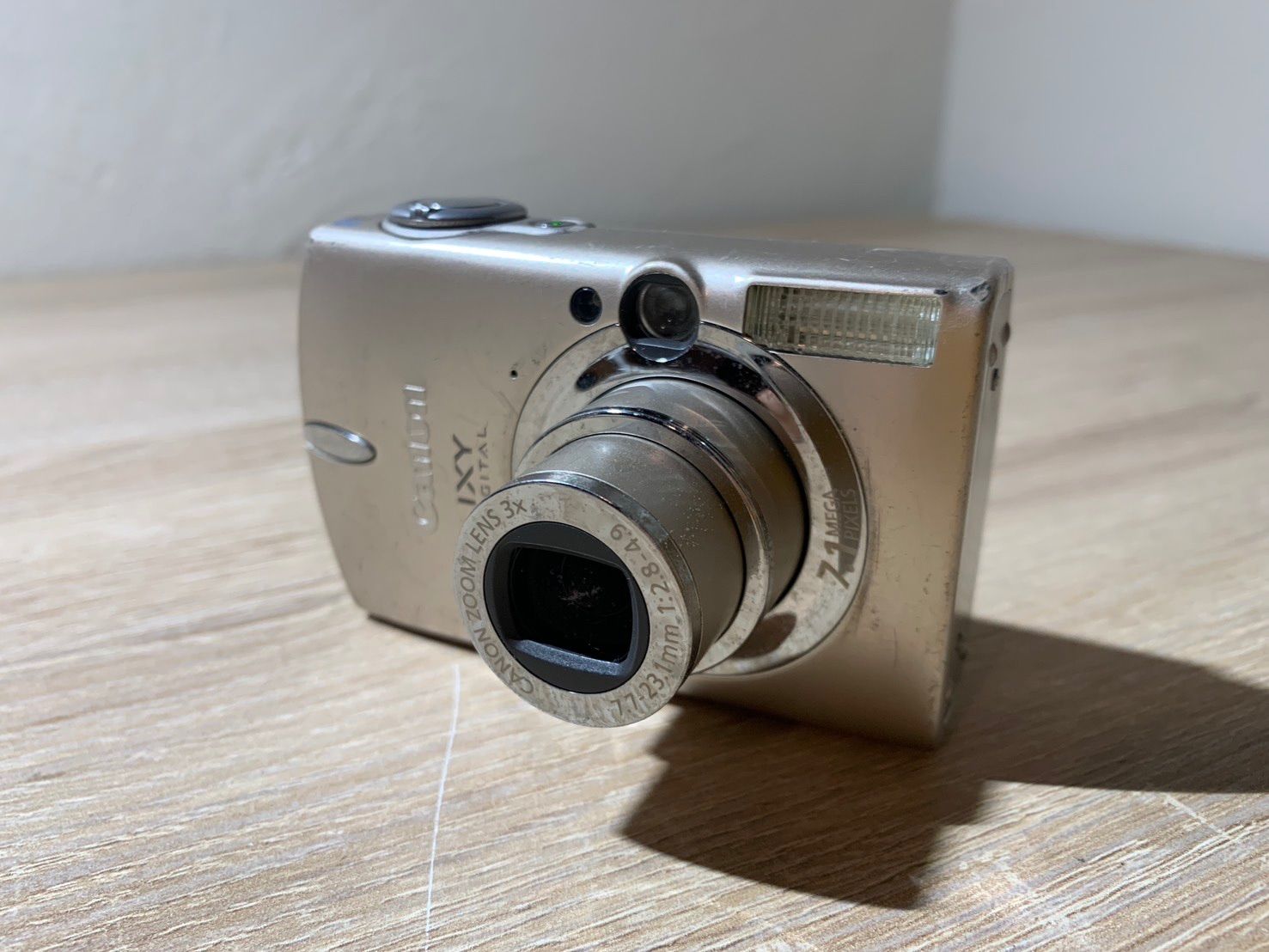 7996 Canon IXY DIGITAL 700 サテンベージュ デジカメ ジャンク品