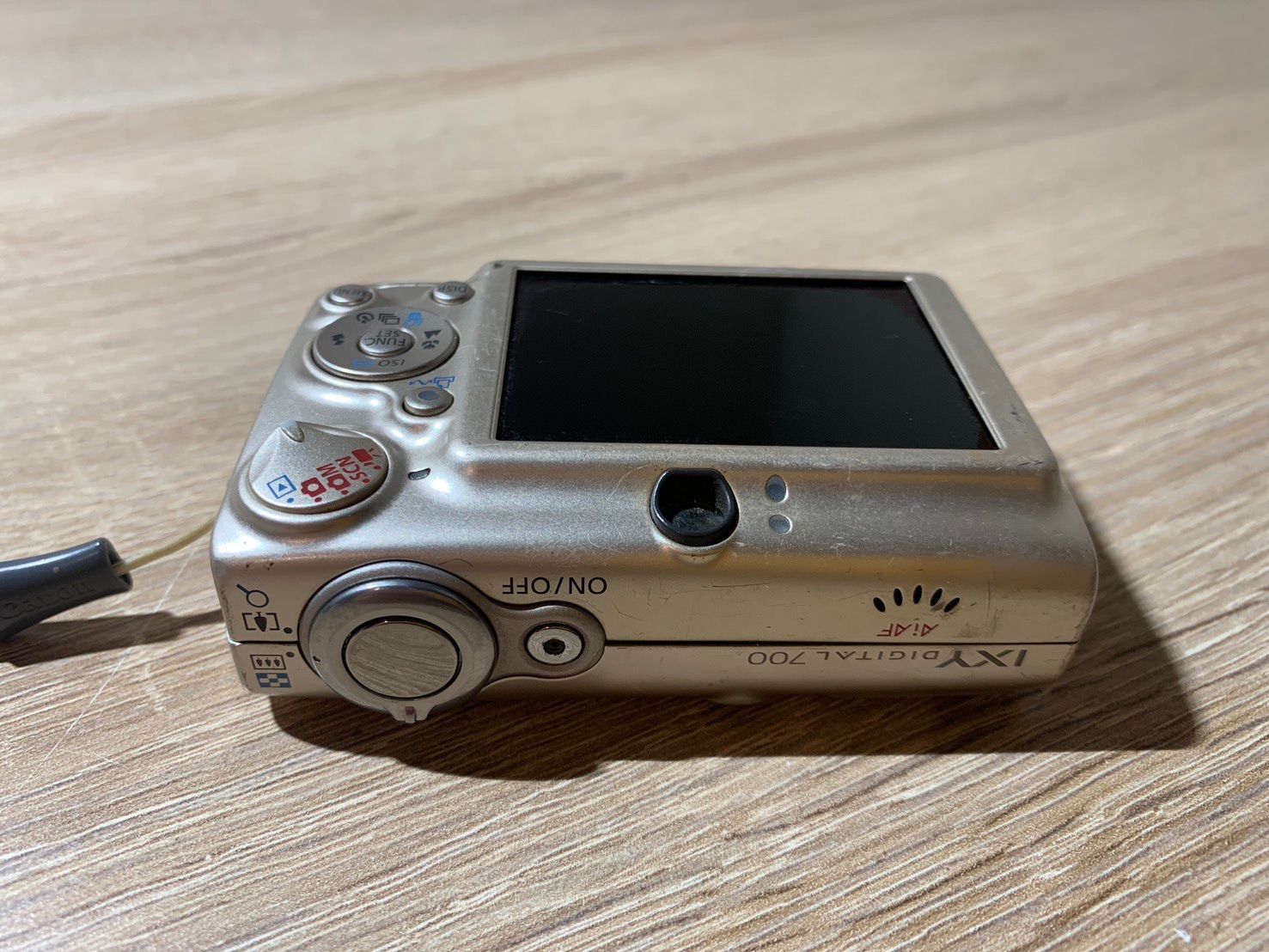 7996 Canon IXY DIGITAL 700 サテンベージュ デジカメ ジャンク品