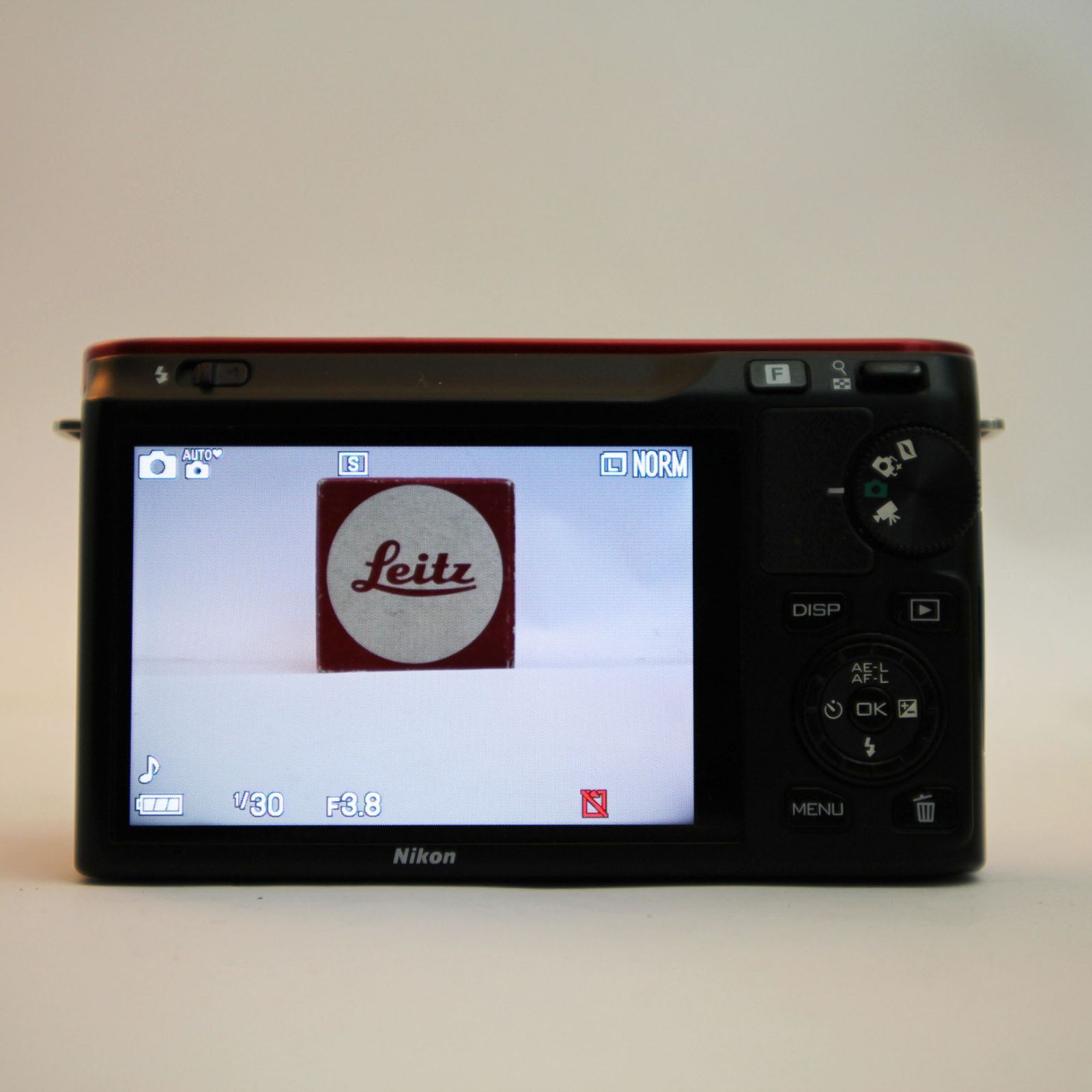 ニコン Nikon1 J1 レッド + 1NIKKOR 10-30mm VR レンズセット