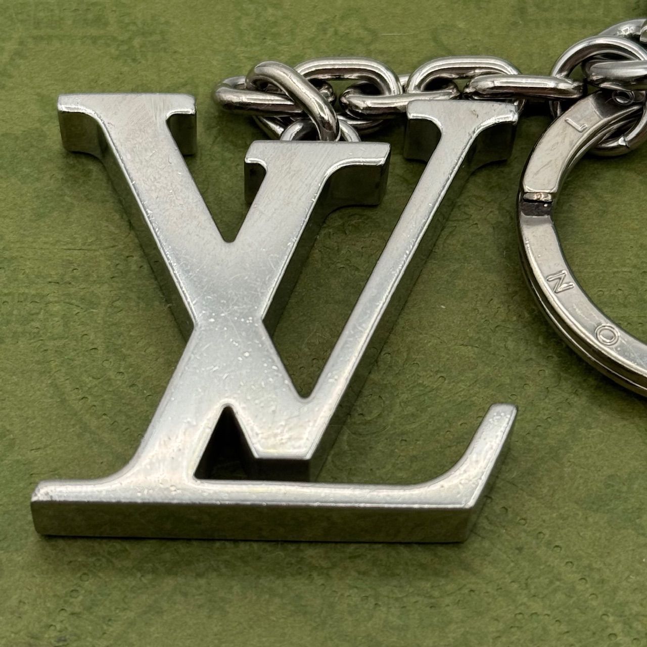 ルイヴィトン ポルト クレ イニシャル LV キーホルダー 1-107-15