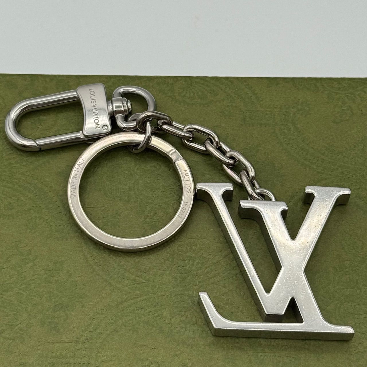 ルイヴィトン ポルト クレ イニシャル LV キーホルダー 1-107-15