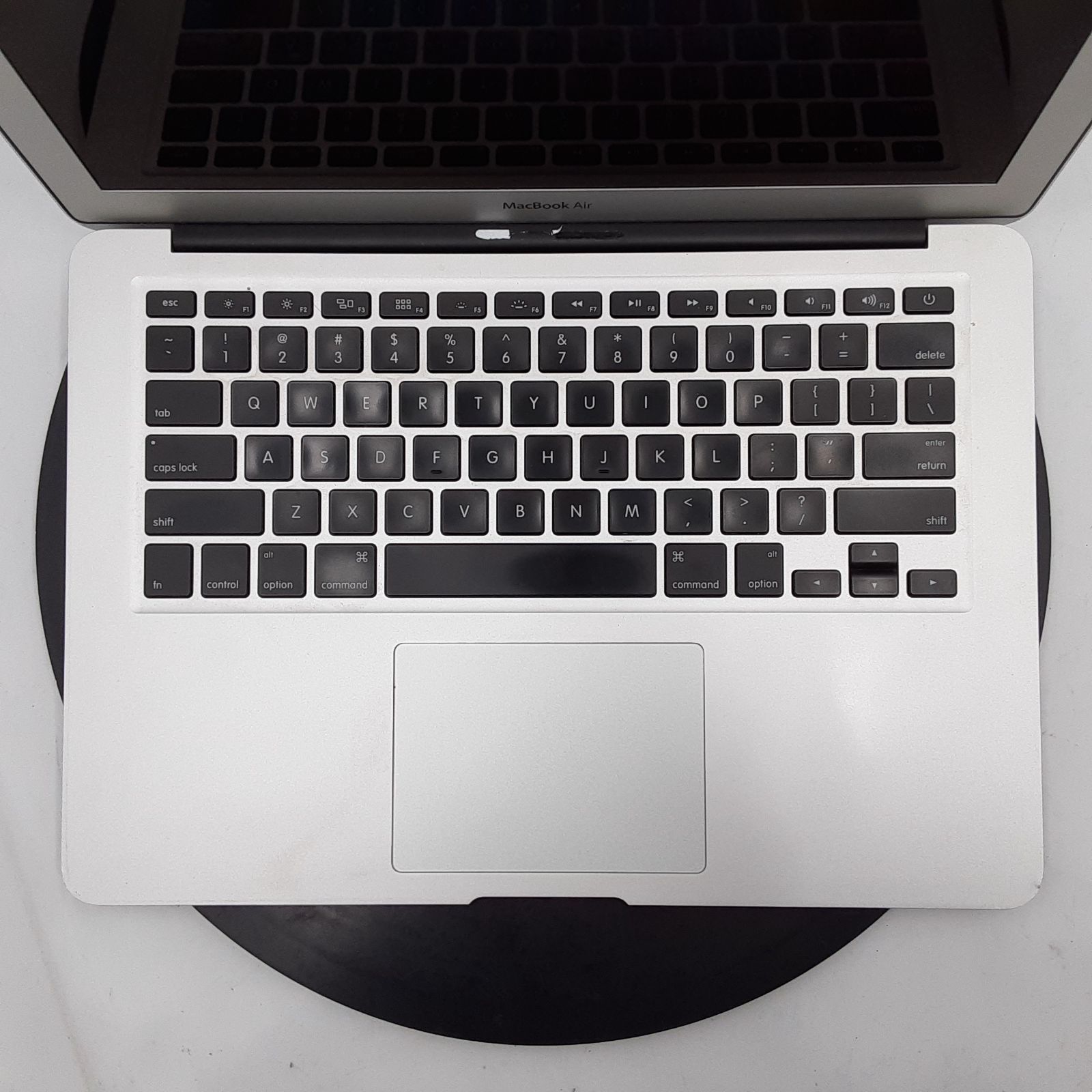MacBook Air シルバー 使用感あり　通電しない　ジャンク扱い MacBook Air シルバー 使用感あり 通電しない ジャンク扱い 良品