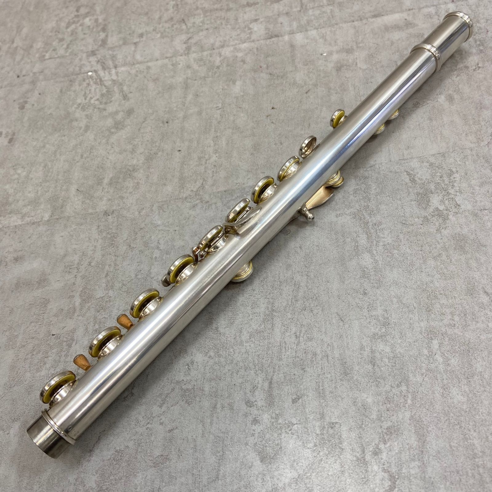 YAMAHA ヤマハ YFL 451 頭部管銀製 Eメカ フルート ヤマハ フルート YFL-451 頭部管銀製 Eメカ搭載 ピントップアーム 銀