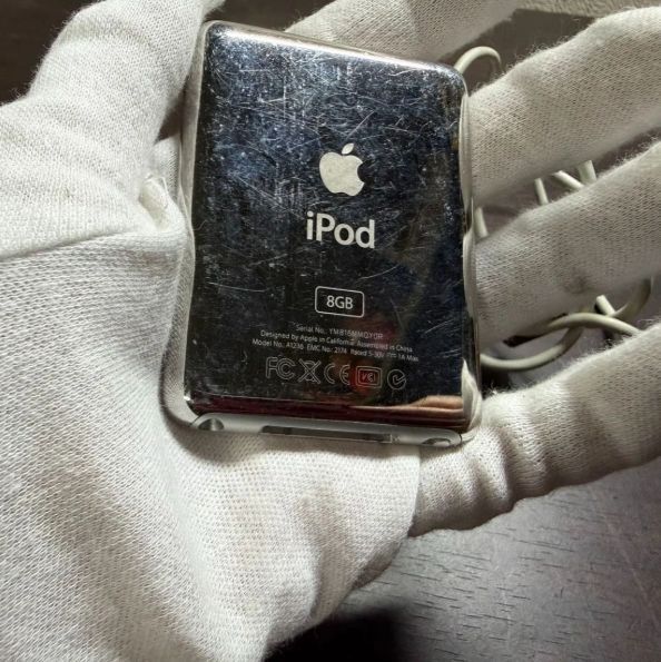 音楽プレイヤー】Apple iPod nano 第3世代 8GB シルバー 動作未確認