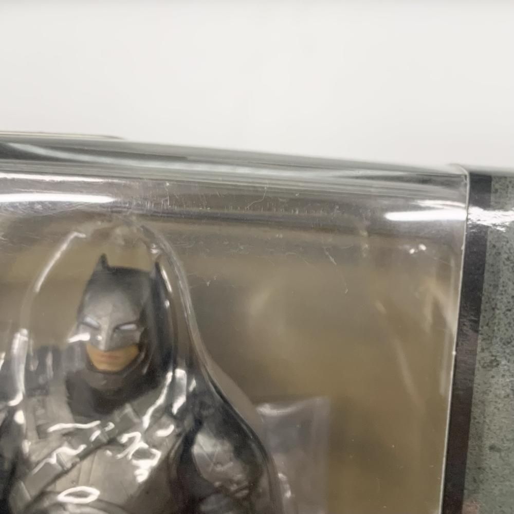 【中古】テープ二度貼 メディコム・トイ バットマン vs スーパーマン ジャスティスの誕生 MAFEX No.023 アーマード・バットマン[17][240017711712] 中古】テープ二度貼 メディコム・トイ バットマン vs スーパーマン