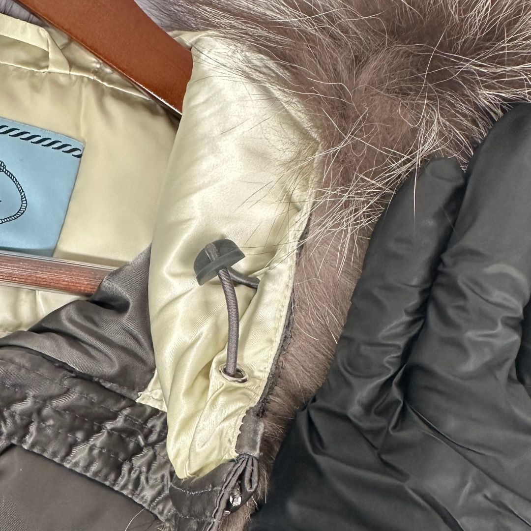 美品】Prada トライアングルロゴ フォックスファー ダウンジャケット