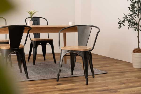 天然木（アッシュ）座面とスチールフレームのダイニングチェア