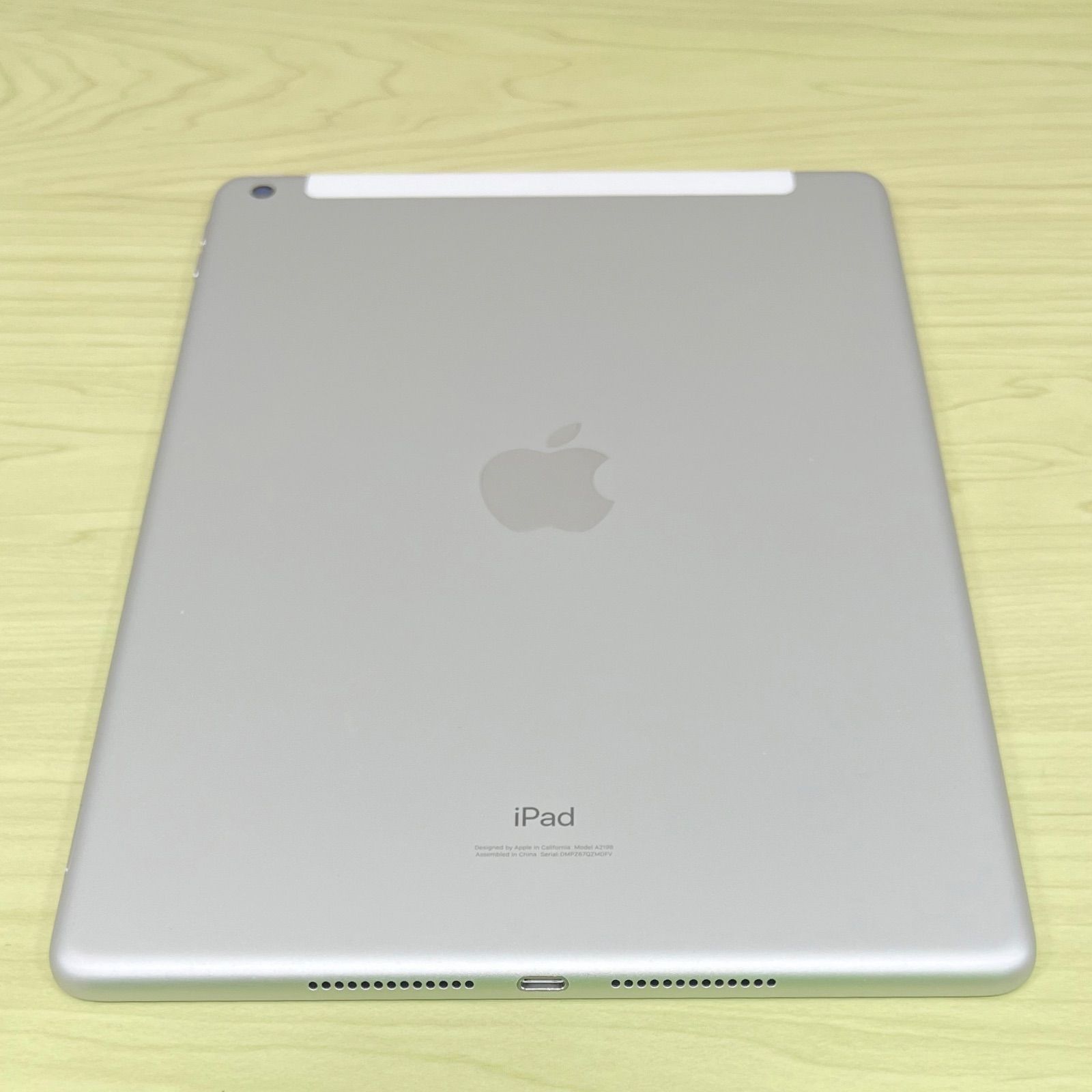 iPad 第7世代 32GB シルバー WiFi+Cellular - メルカリ