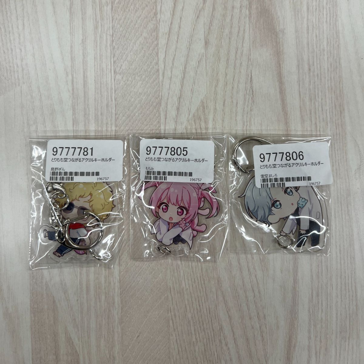 とりもも堂 つながるアクリルキーホルダー - メルカリ