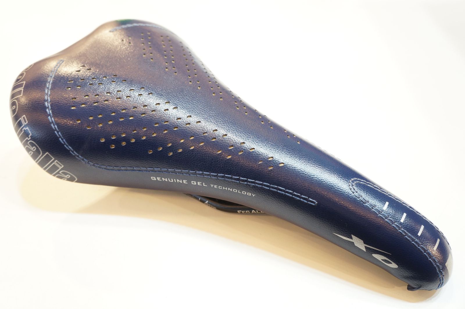 SELLE ITALIA 「セラ イタリア」 XO サドル / バイチャリ浦和ベース