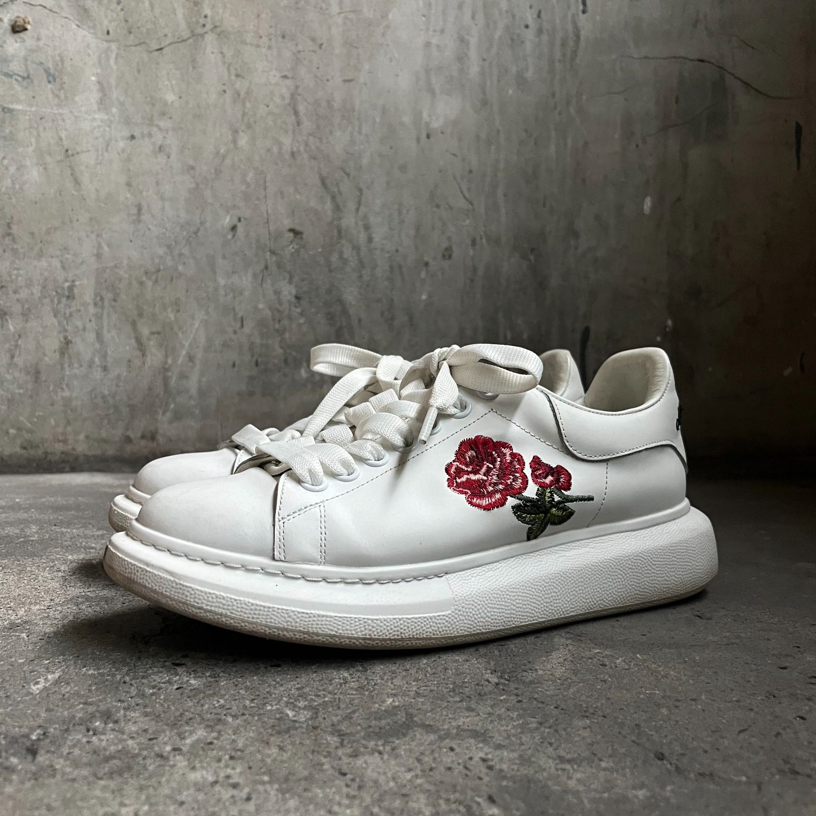 Alexander McQueen オーバーサイズドスニーカー 40 花刺繍 ホワイト 