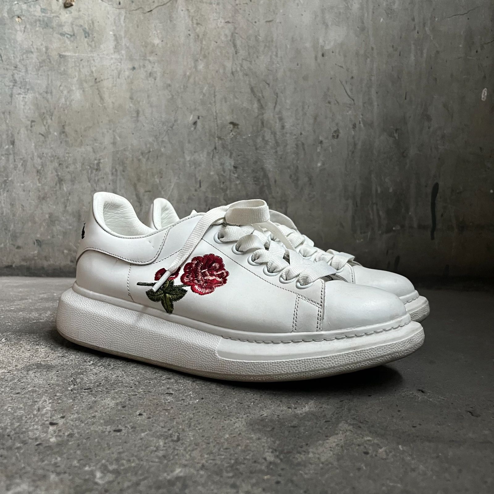 Alexander McQueen オーバーサイズドスニーカー 40 花刺繍 ホワイト 