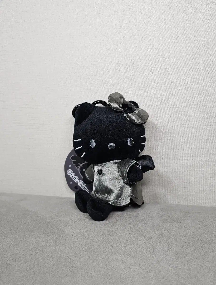 希少／レアハローキティ／妖精／ぬいぐるみキーホルダー ハローキティ ブラック 妖精 ぬいぐるみ キーホルダー 新品 - メルカリ