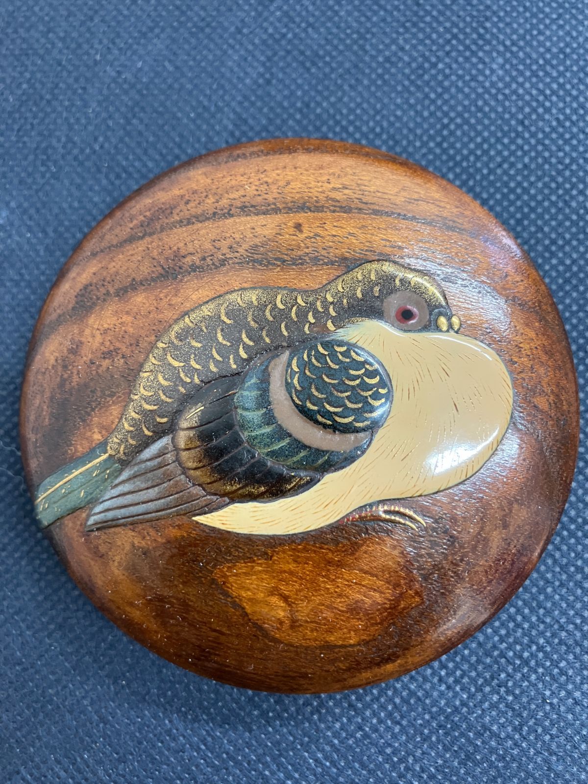 茶道具】木製 香合「鳩（ハト）」共箱 彩色 縁起物 八幡様 平和 鳥 木