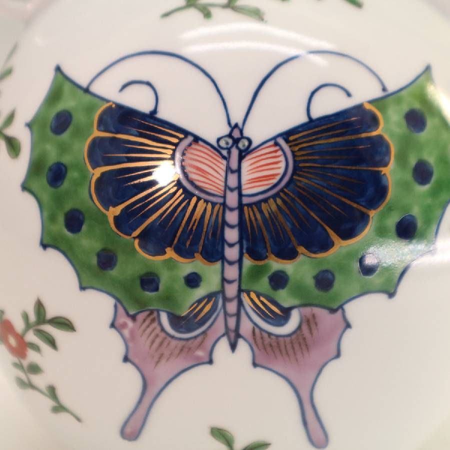 美品】 有田焼 源右衛門窯 染錦 更紗手花蝶文 小花瓶 花瓶 一輪挿し 高