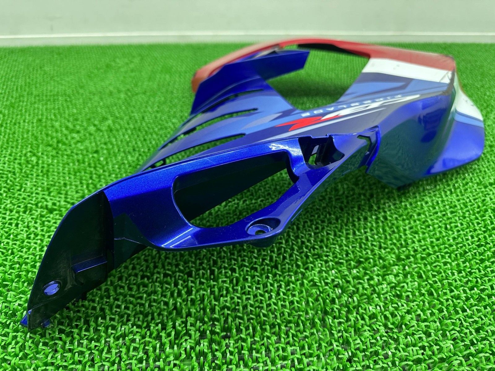 CBR1000RR-R サイドカウル 右 青/赤 MKR ホンダ 純正 中古 SC82 ファイヤーブレード フロントサイド ペイント素材に Mm CBR1000RR-R サイドカウル 右 青/赤 MKR ホンダ 純正 中古 SC82