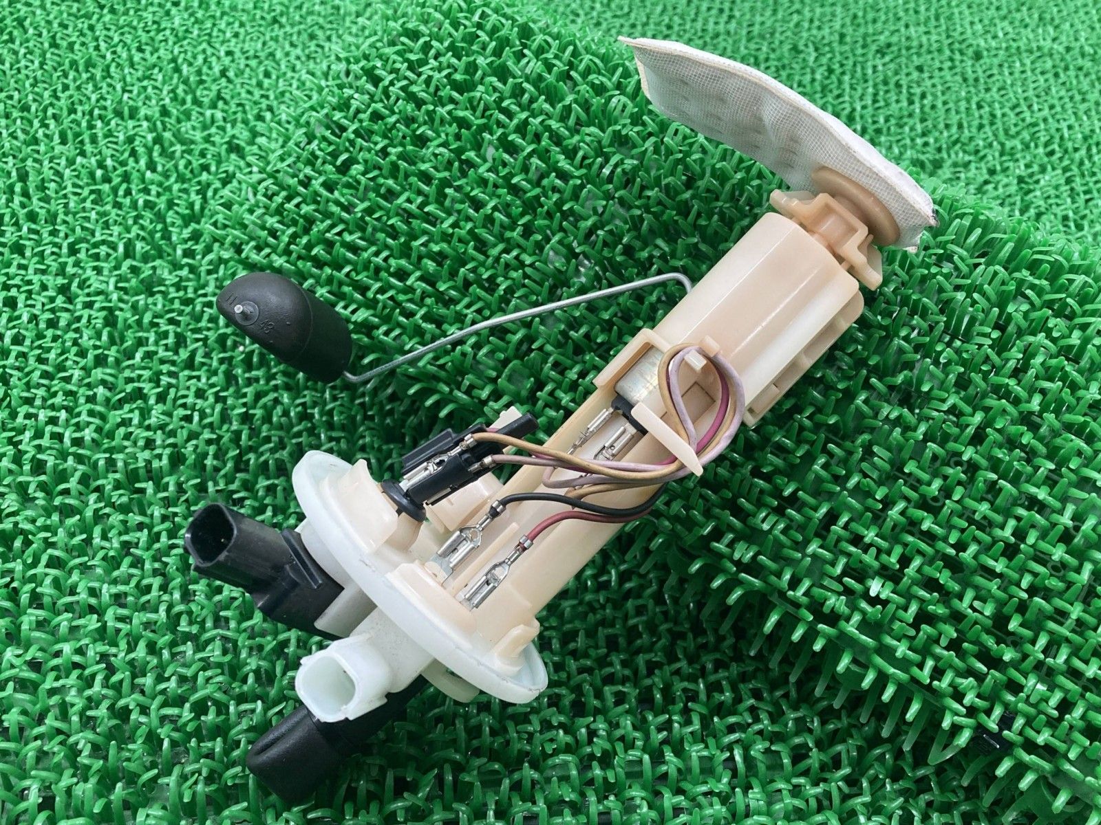 トリシティ125 フューエルポンプ 2CM ヤマハ 純正 中古 バイク 部品